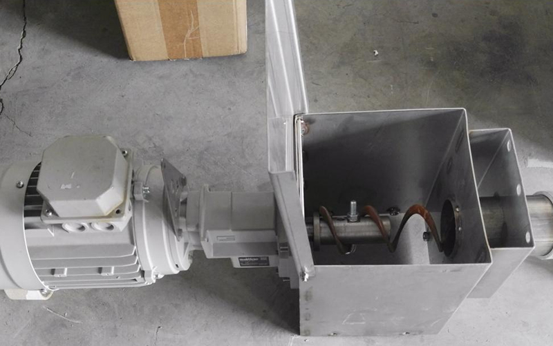 Автоматическая система кормления свиней на ферме (шнековая)